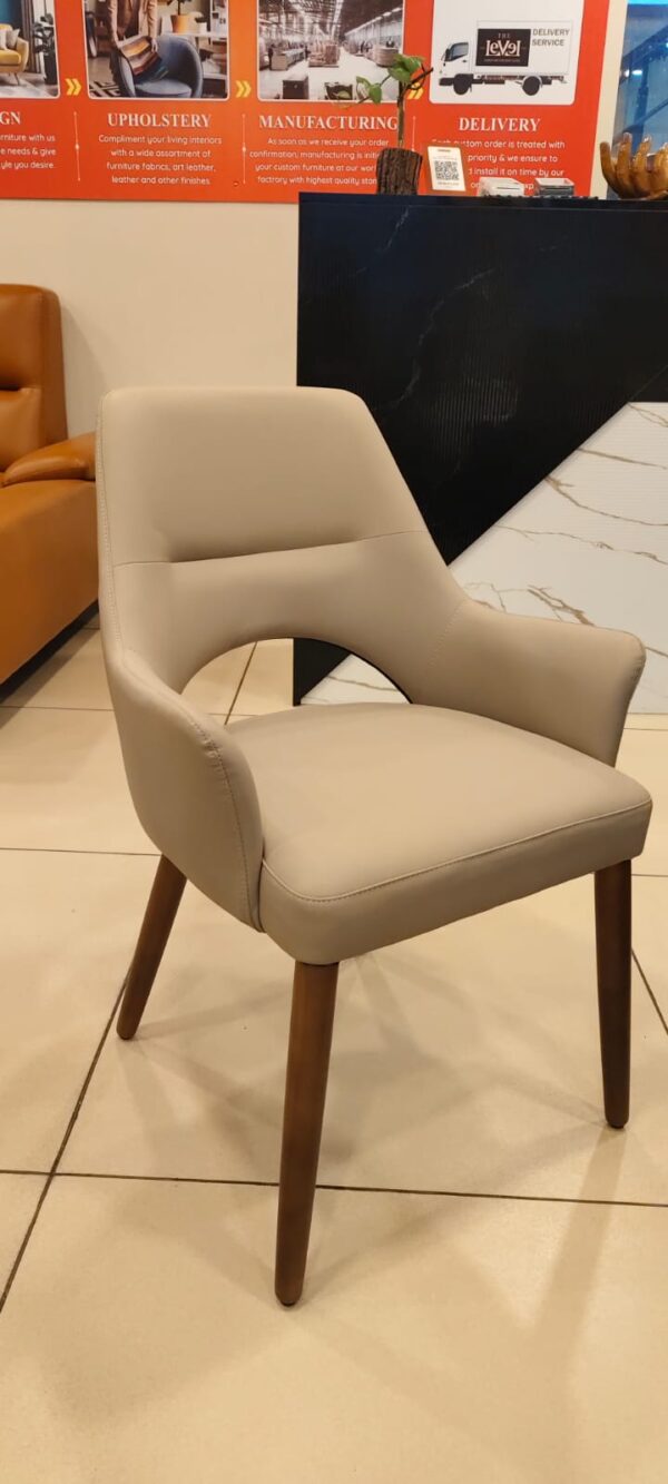 Kraftiq Premium Chair (C-89)