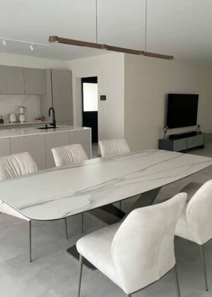 Kraftiq Dining Table (D-17)