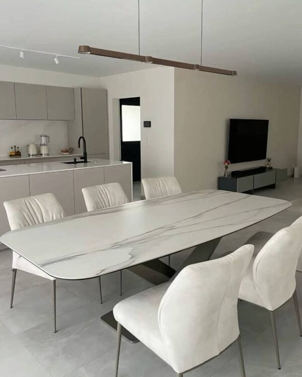 Kraftiq Dining Table (D-17)