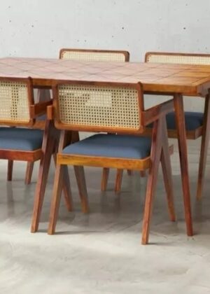 Kraftiq Dining Table (D-39)