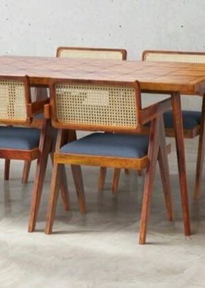 Kraftiq Dining Table (D-44)