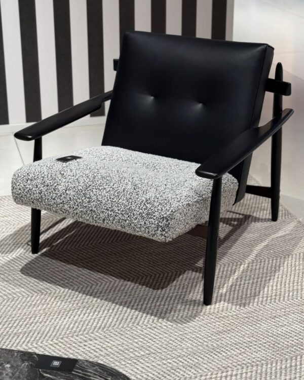 Kraftiq Lounge Chair (C-108)