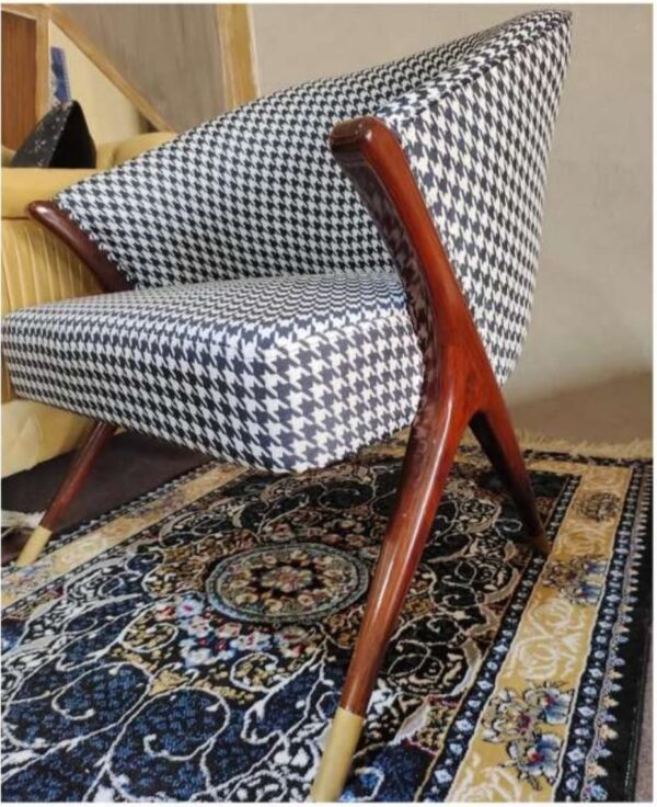 Kraftiq Lounge Chair (C-136)